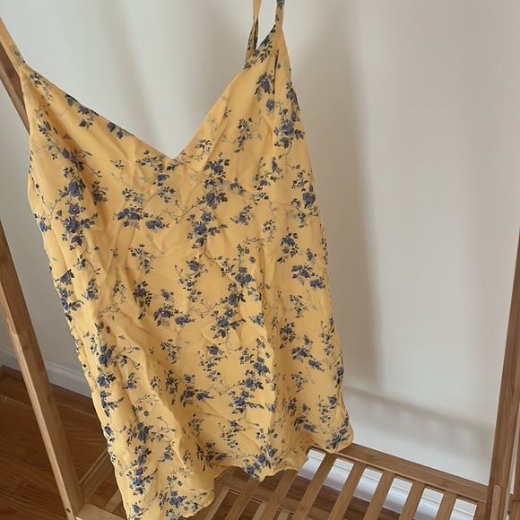 Reformation Bell Mini Dress - Picture 3 of 8